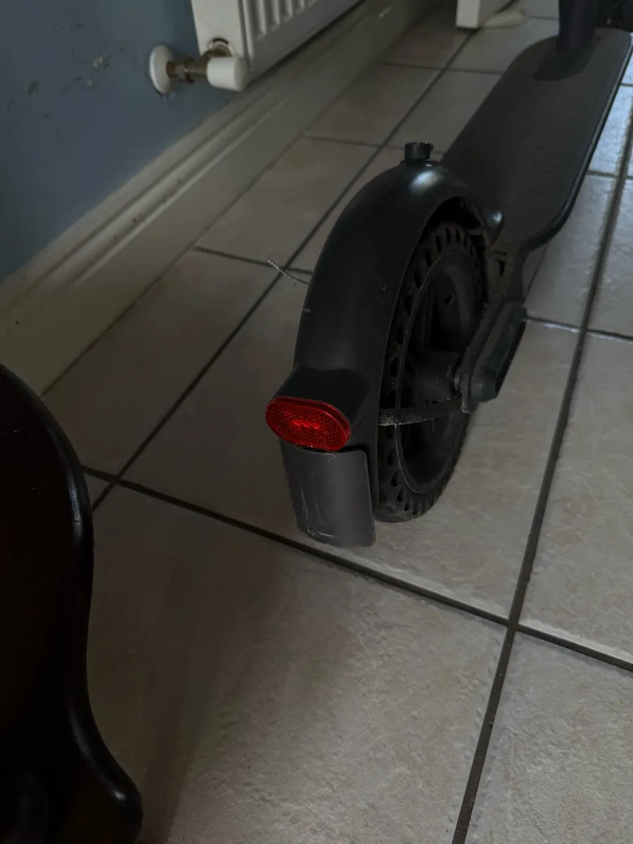 Xiaomi Mi Electric Scooter 3 - Image 4