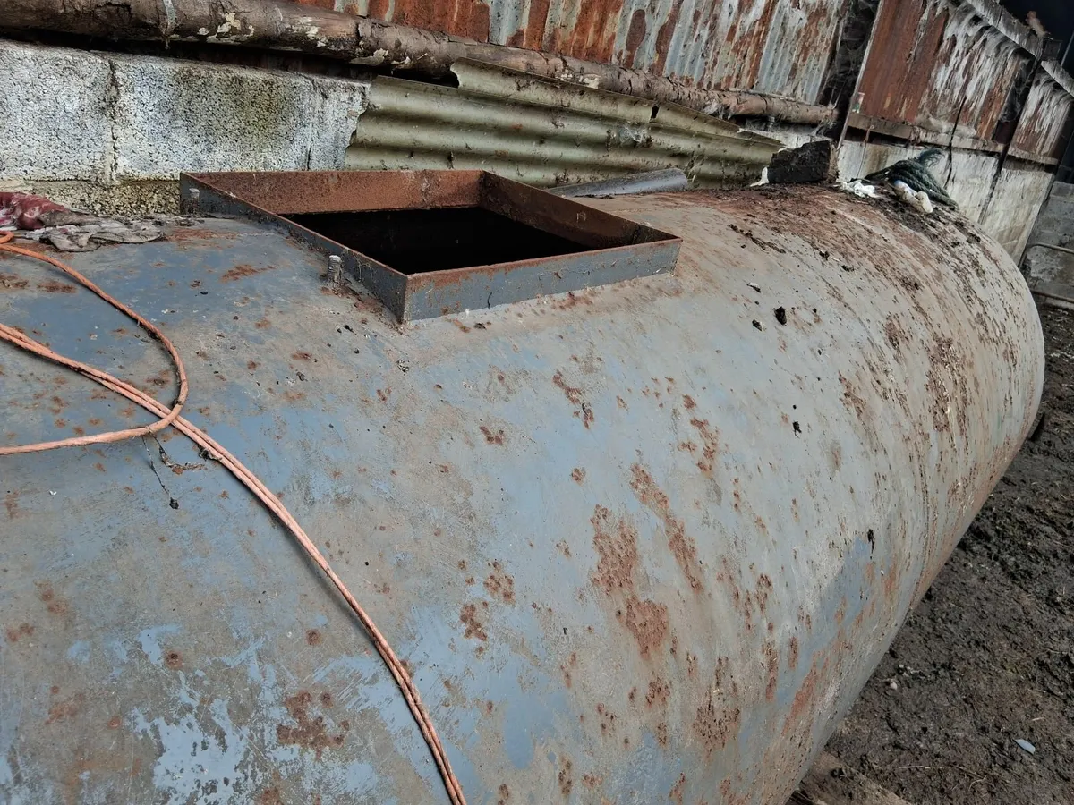 Water Tank  - (Est  1000 gallons) - Image 2