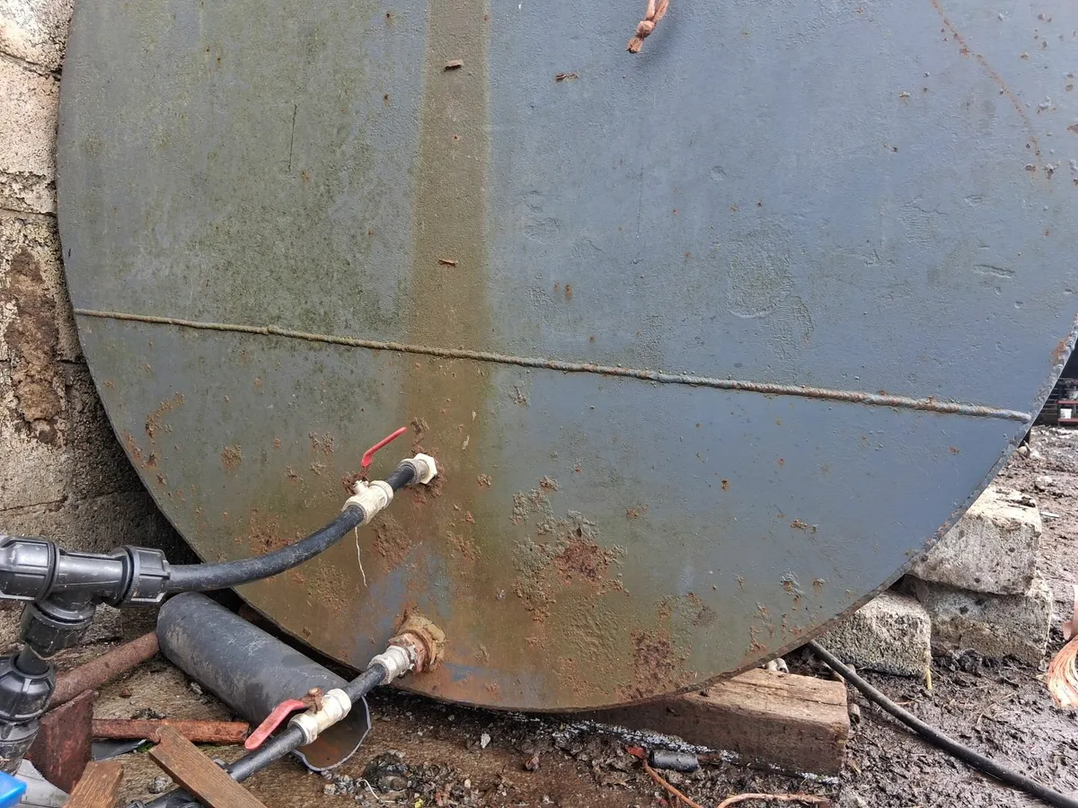 Water Tank  - (Est  1000 gallons) - Image 1