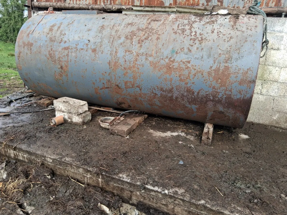 Water Tank  - (Est  1000 gallons) - Image 3