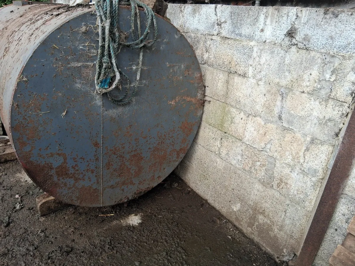 Water Tank  - (Est  1000 gallons) - Image 4