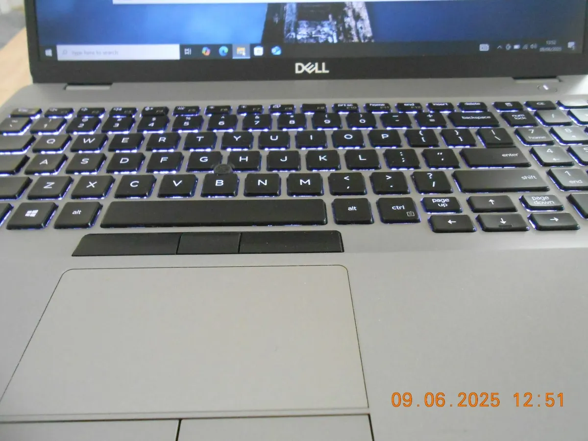 DELL Latitude 5511 15.6 ” Intel i7 10th Gen Win11 - Image 4