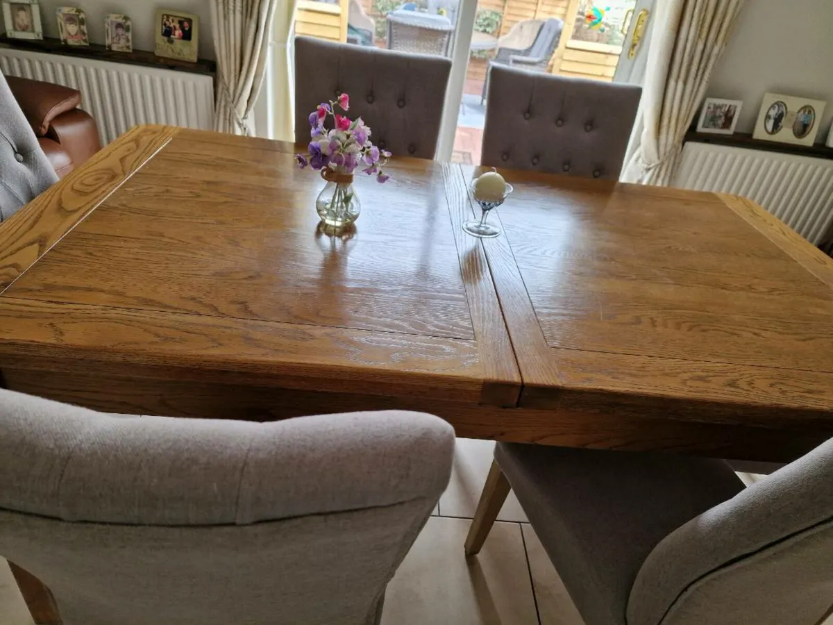 Solid oak dinningroom table Extendable - Image 3