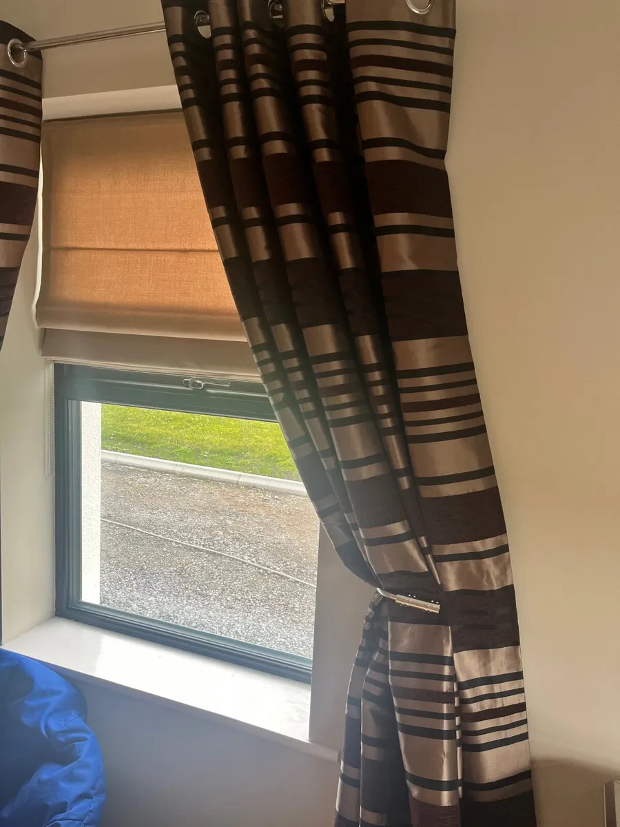 Curtains - Image 2