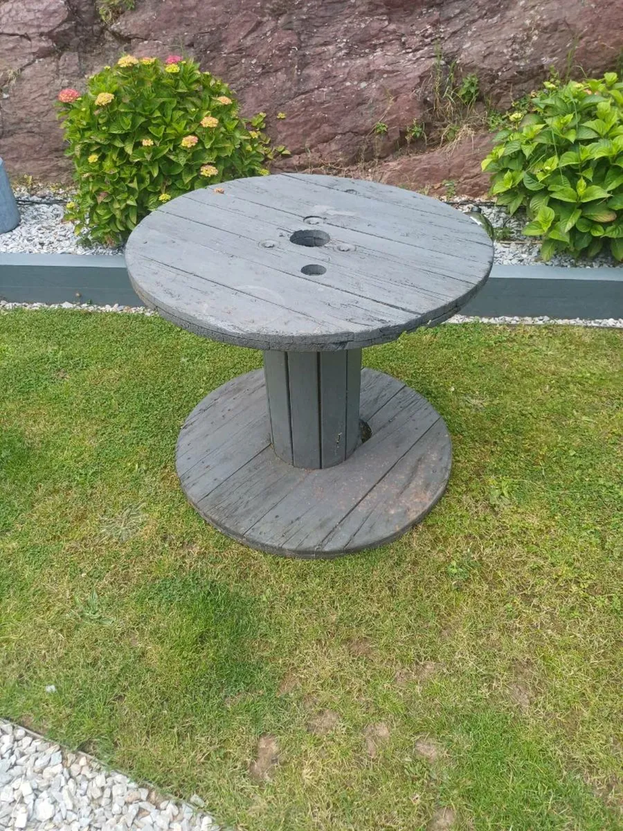 Free outdoor table