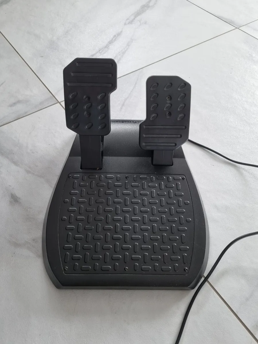 Racing wheel and Pedals - Image 3