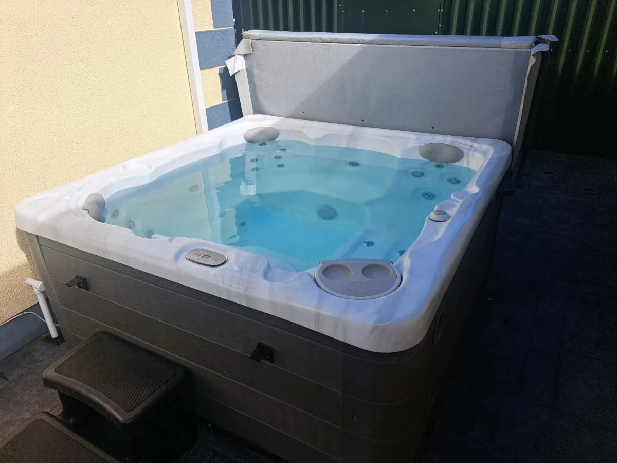 Hydro pool - Image 1