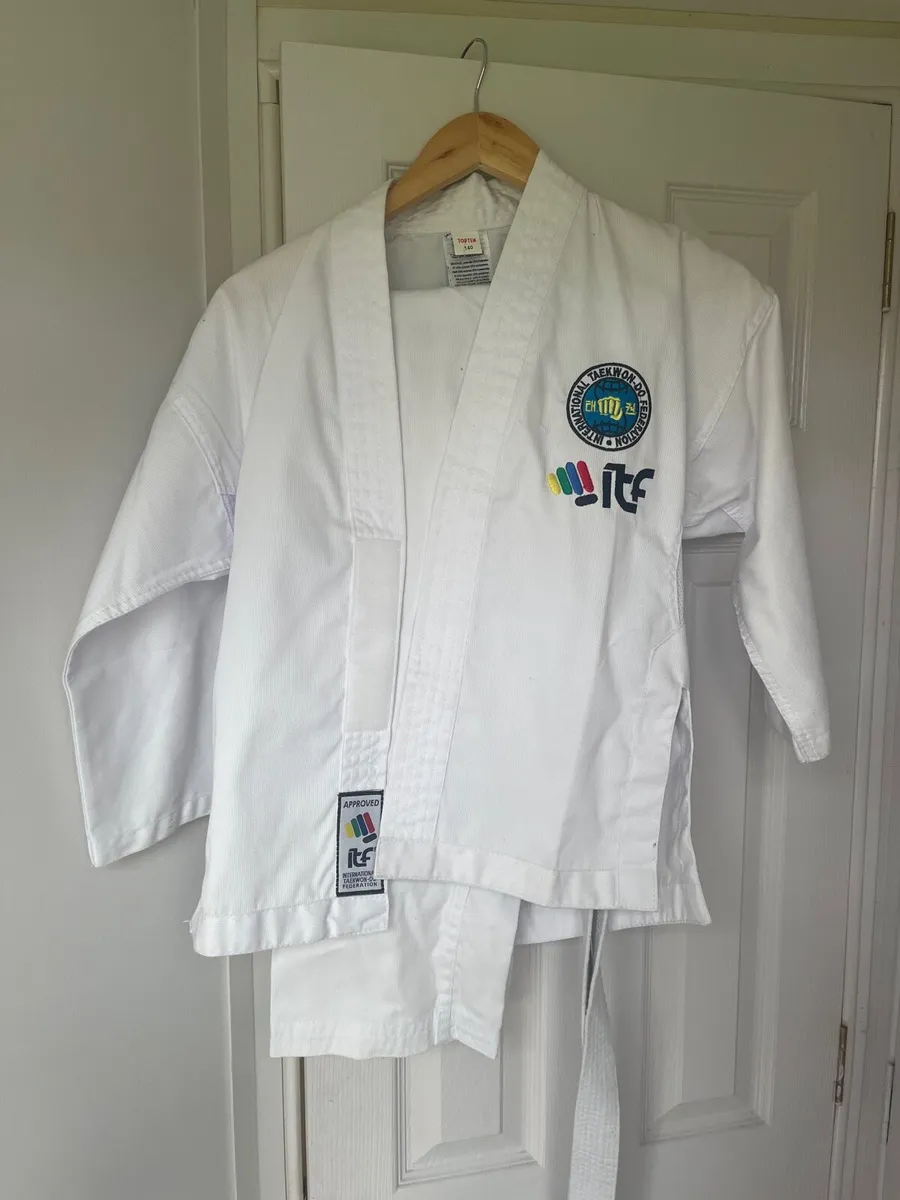 Taekwondo suit 140cm - Image 1