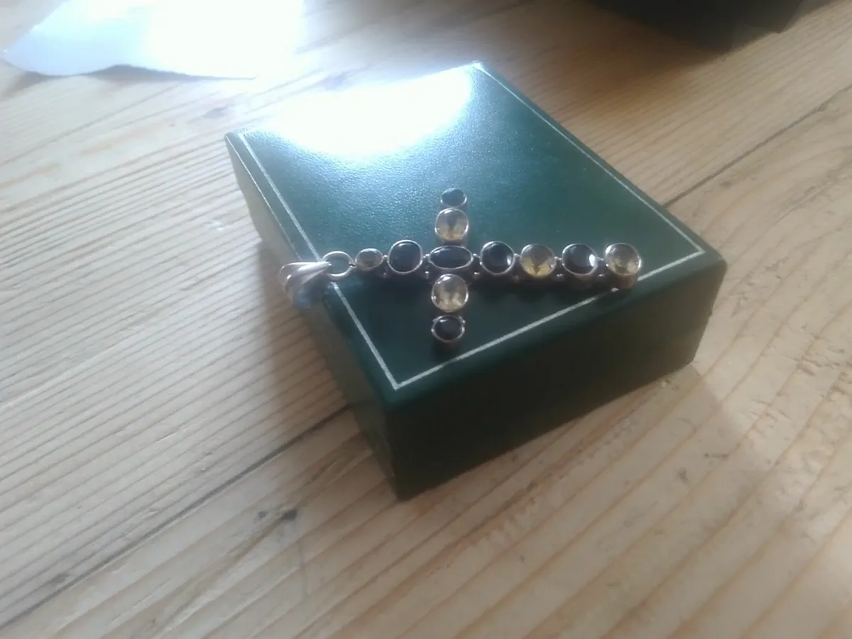STG SILVER VINTAGE SMOKEY QUARTZ CROSS PENDANT - Image 3