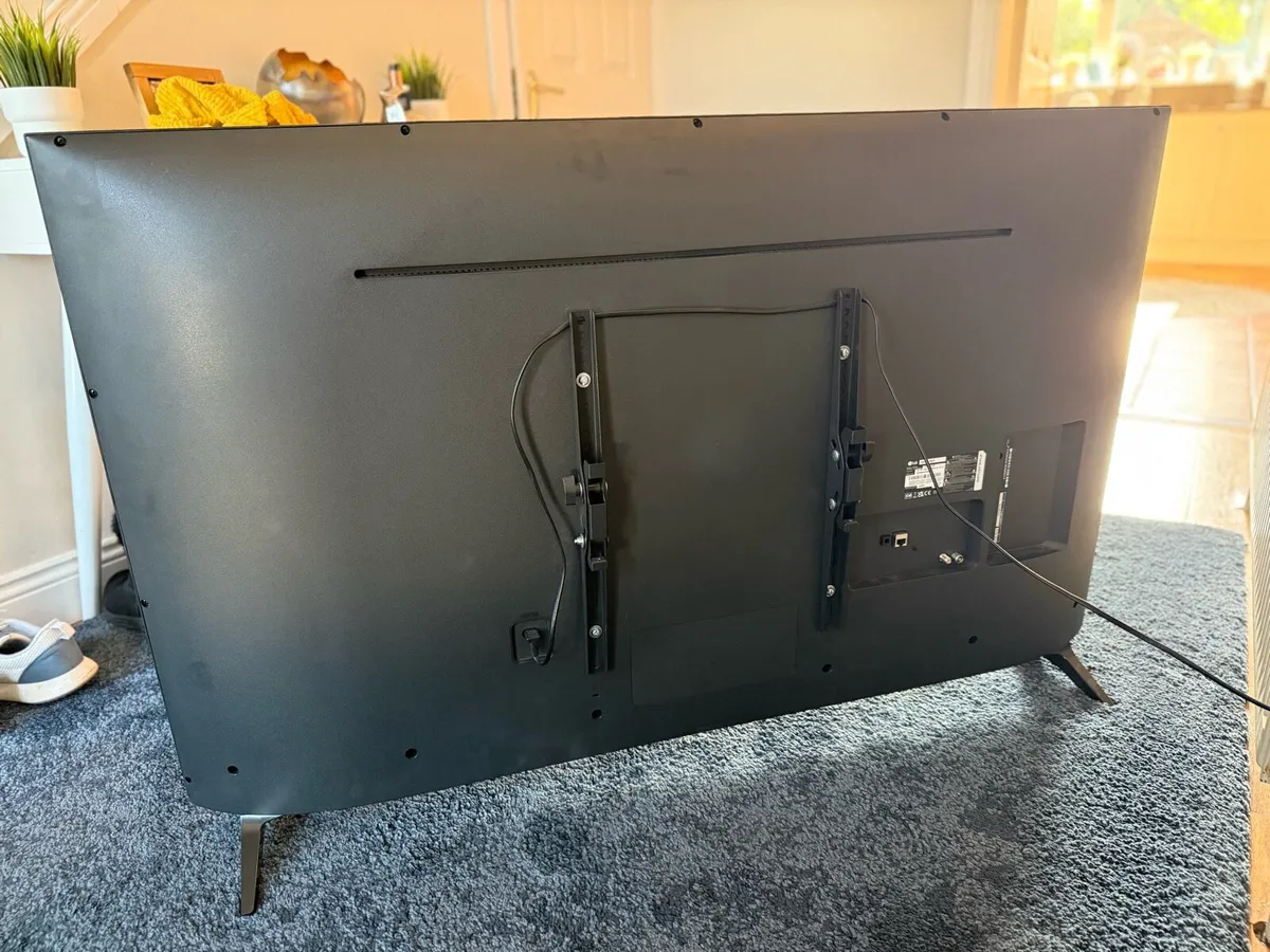 TV (55’ LG) New - used twice - Image 4