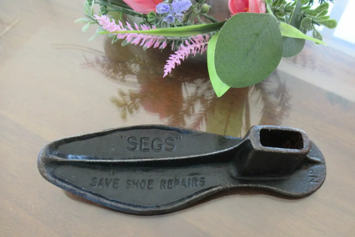 antique shoe cobbler anvil stand vintage ornament - Image 1