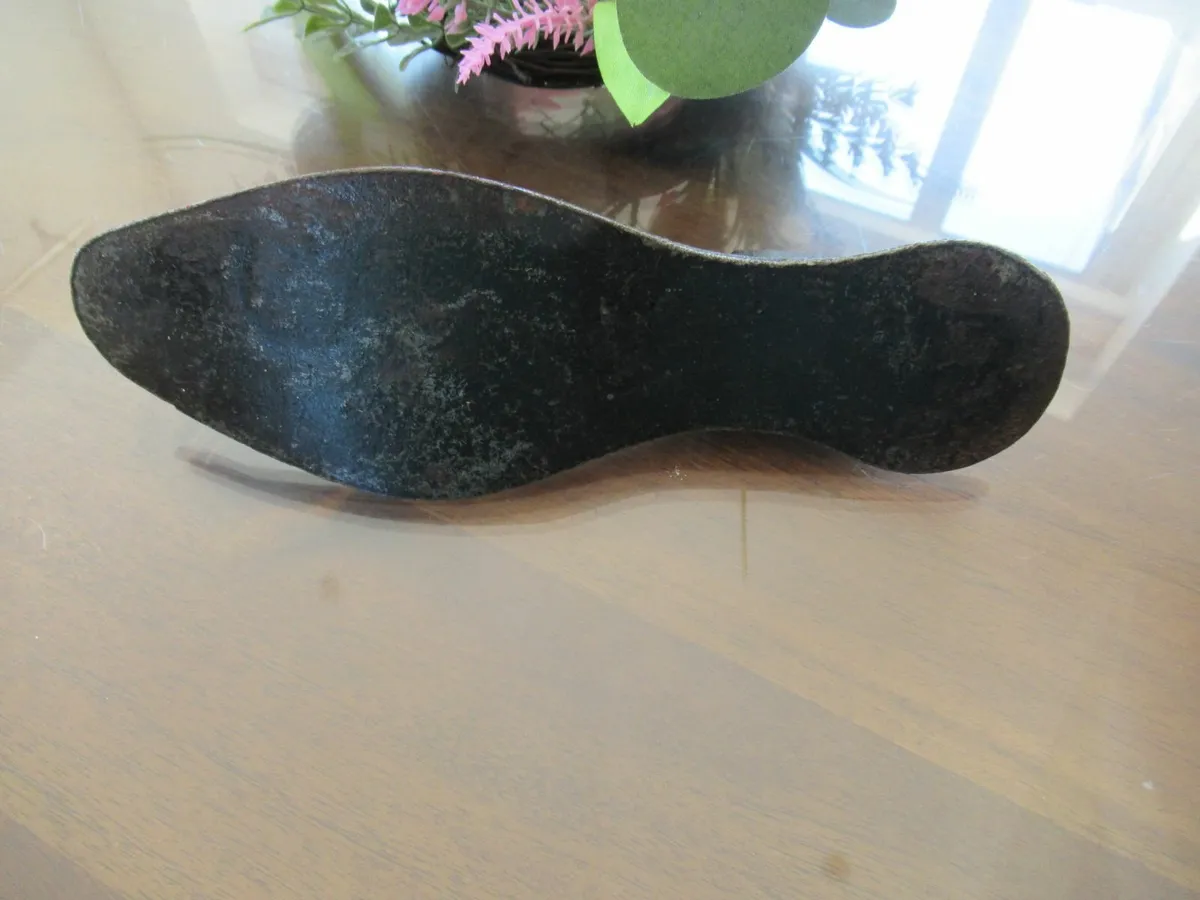 antique shoe cobbler anvil stand vintage ornament - Image 3