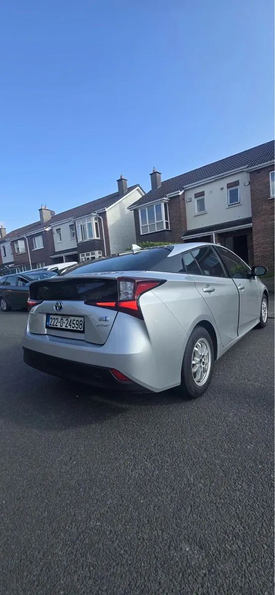 Toyota PruisHybrid E-FourSelfCharge Automatic 2022 - Image 2