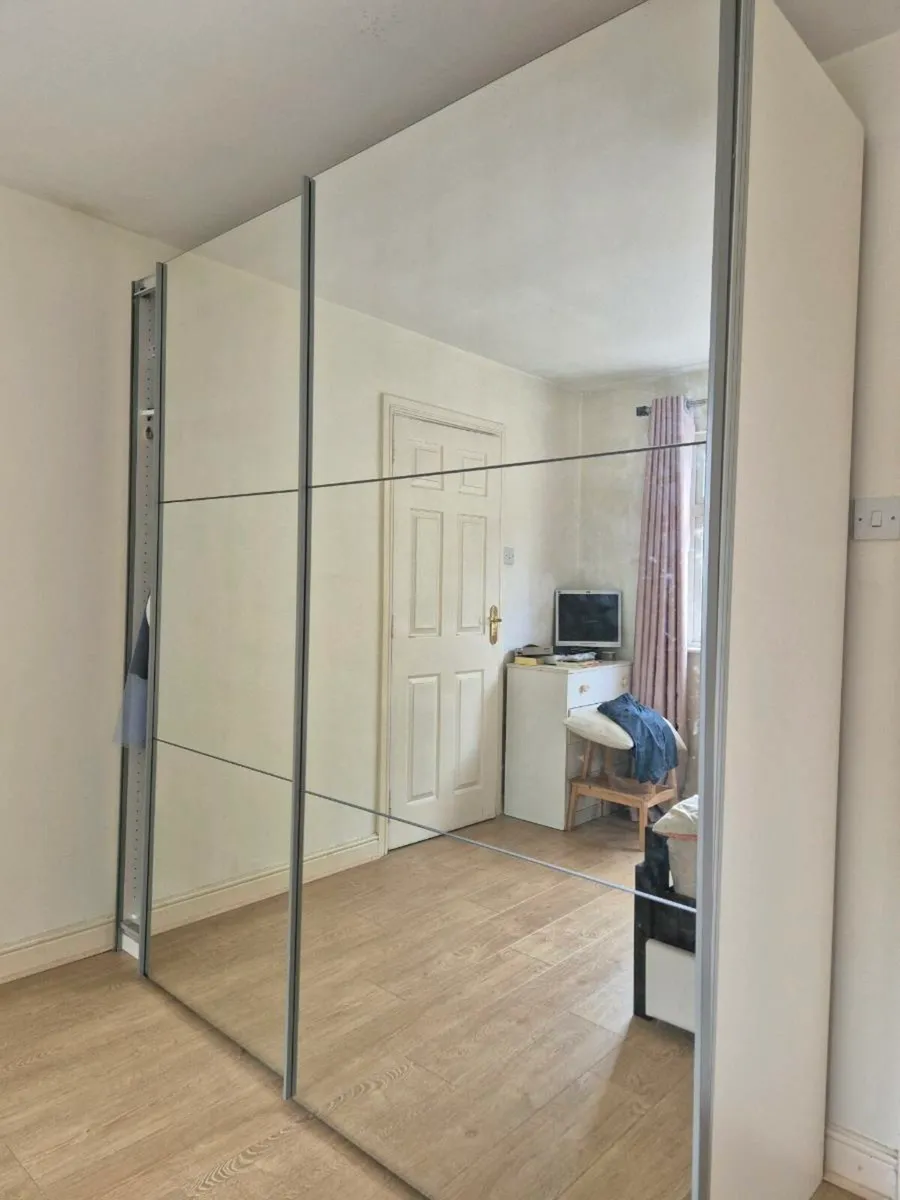 Wardrobe with sliding mirror doors - Image 1