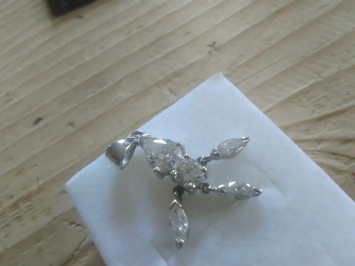 STERLING SILVER VINTAGE WHITE SPINEL DROP PENDANT - Image 2