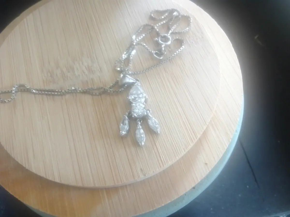 STERLING SILVER VINTAGE WHITE SPINEL DROP PENDANT - Image 1