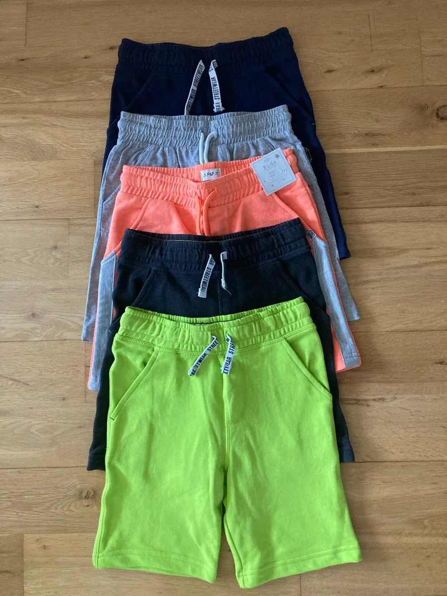 Boys shorts 6-7y - Image 1