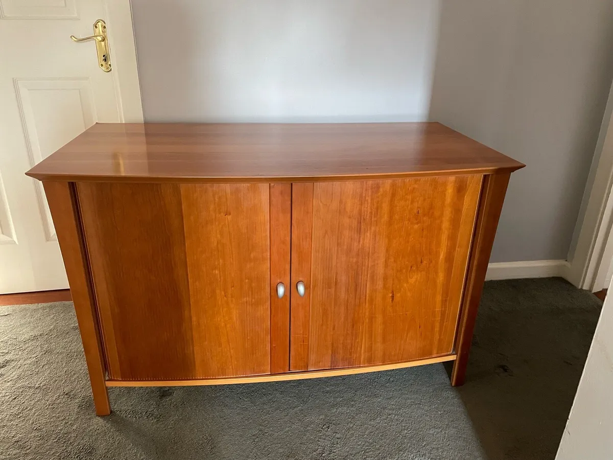 Cabinet - Image 1