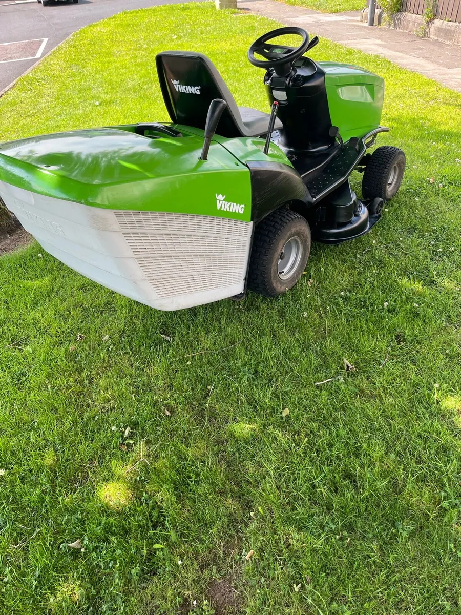Viking petrol ride on lawnmower - Image 3