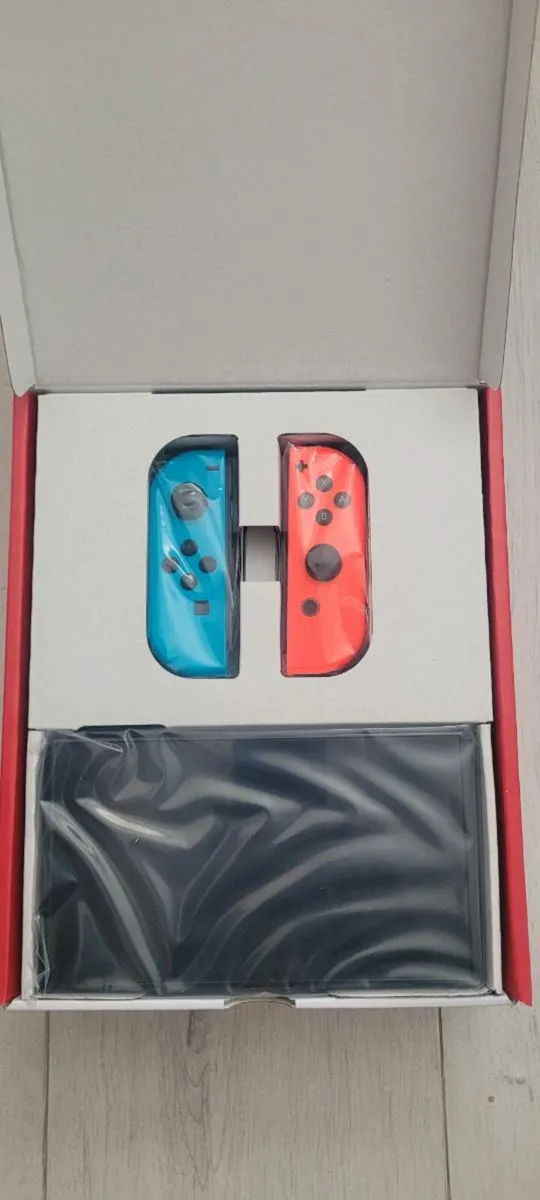 Nintendo Switch Oled - Image 4