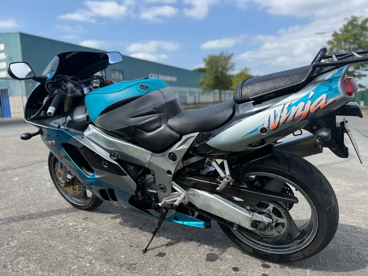 Kawasaki ZX9-R - Image 4