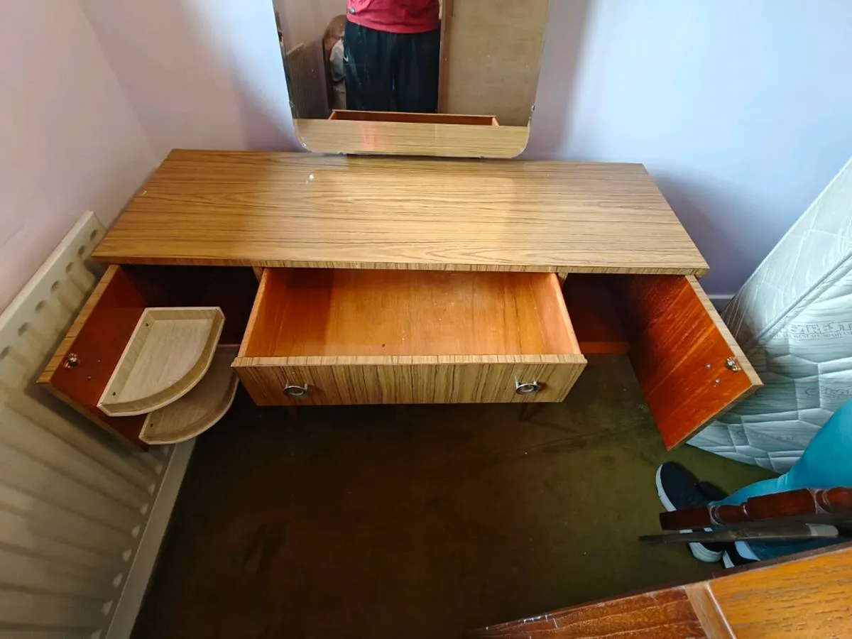 Dressing table - Image 2