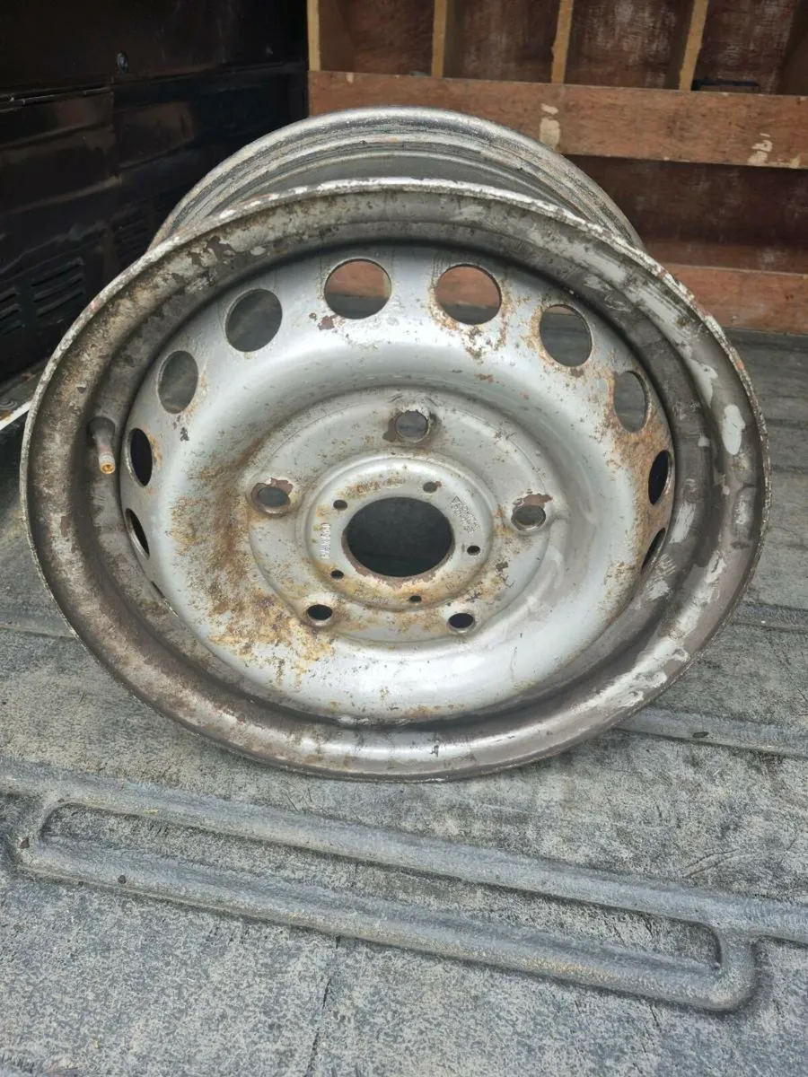 15 inch Transit Custom rim - Image 2