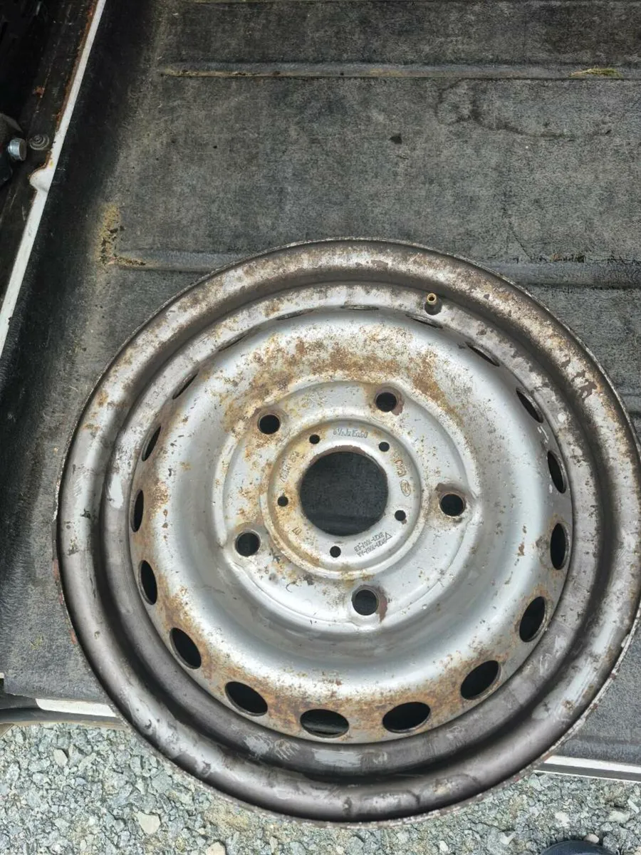 15 inch Transit Custom rim - Image 3