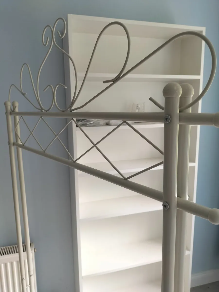 Single bed frame and wardrobe - Image 1