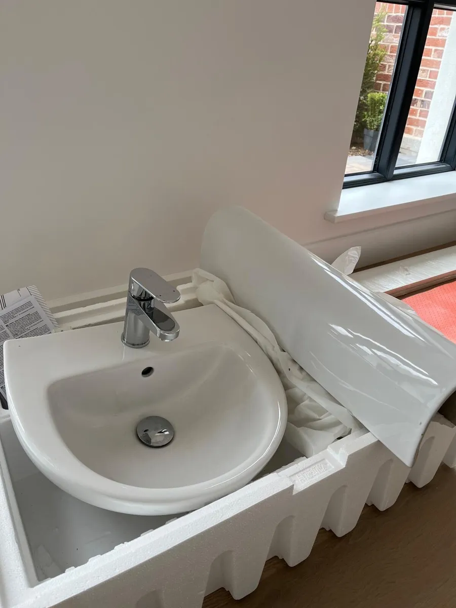 Pedestal sink - Image 2