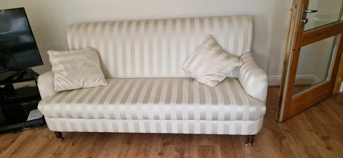 Suite - 3, 2  & 1 seater + footstool - Image 1