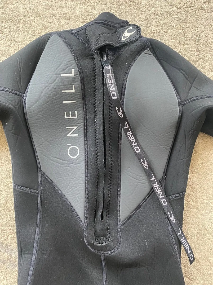 KIDS O NEILL WETSUIT (two of them) - Image 4