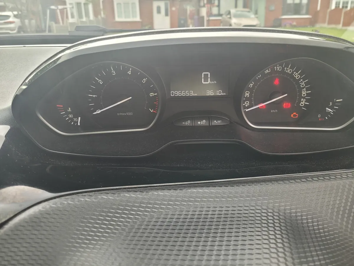 2018 Peugeot 2008 Active 1.2 Puretech 82 - Image 3