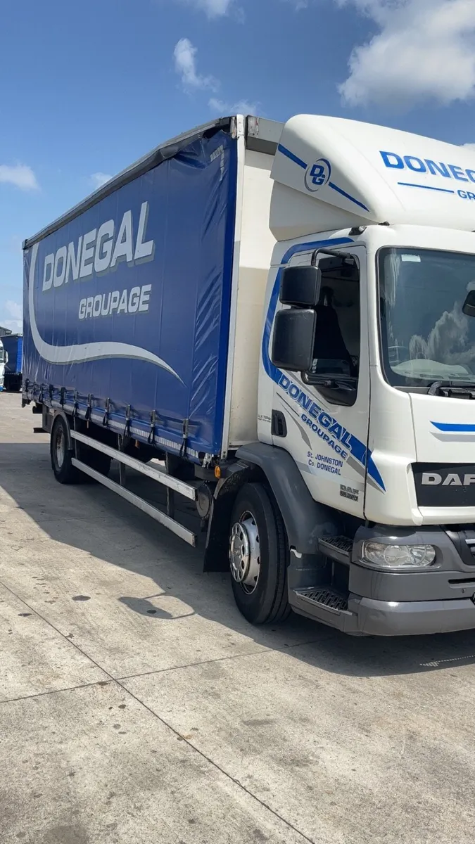 DAF 220 - Image 1