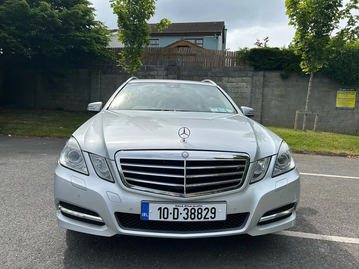 E class estate 7 seater,low mileage - Image 1