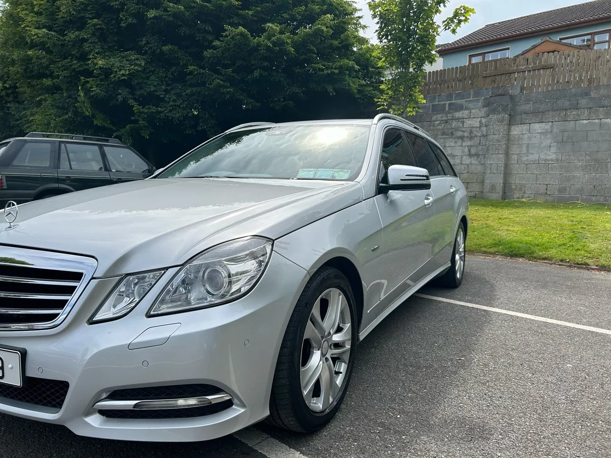 E class estate 7 seater,low mileage - Image 2