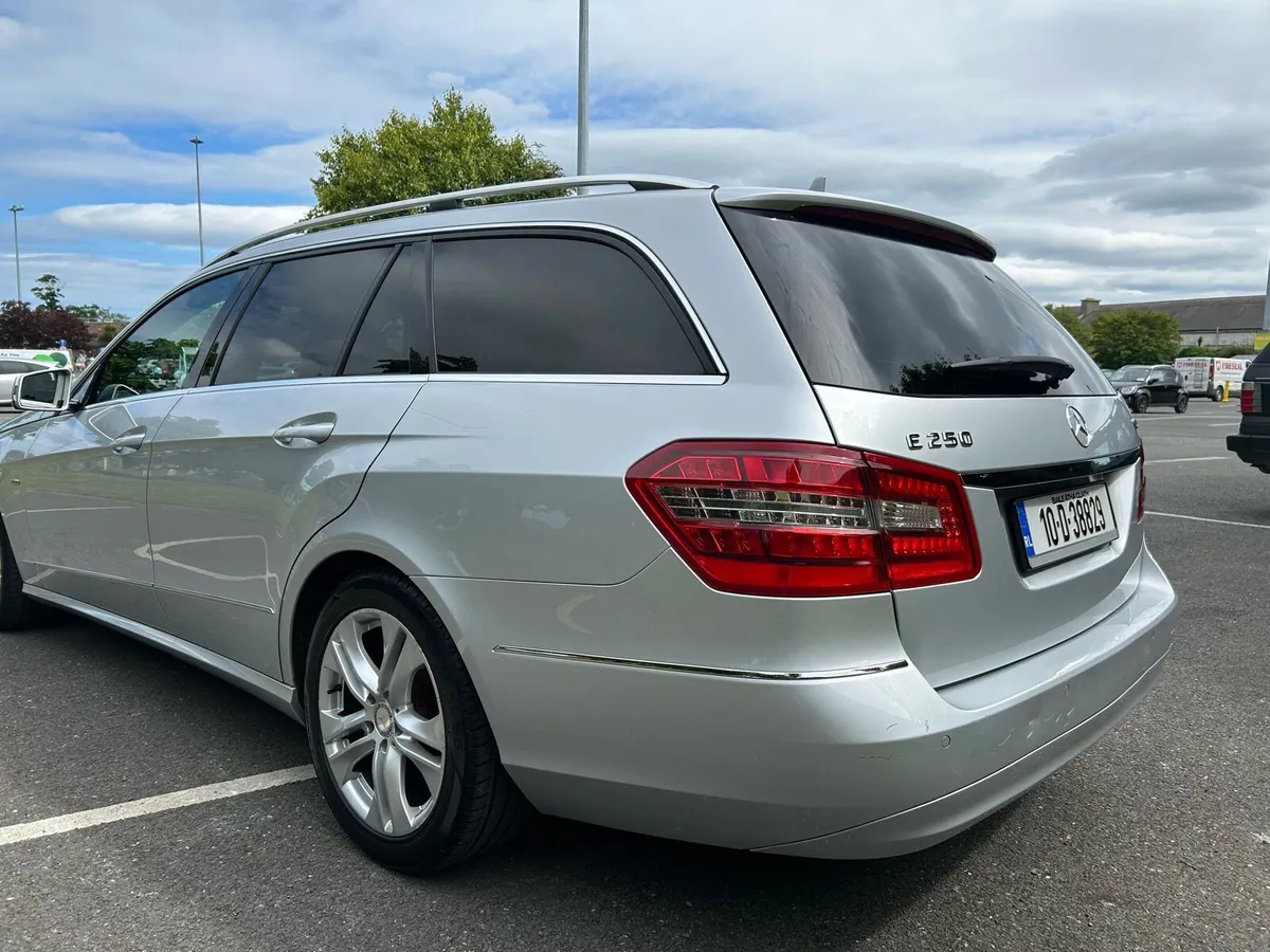 E class estate 7 seater,low mileage - Image 3
