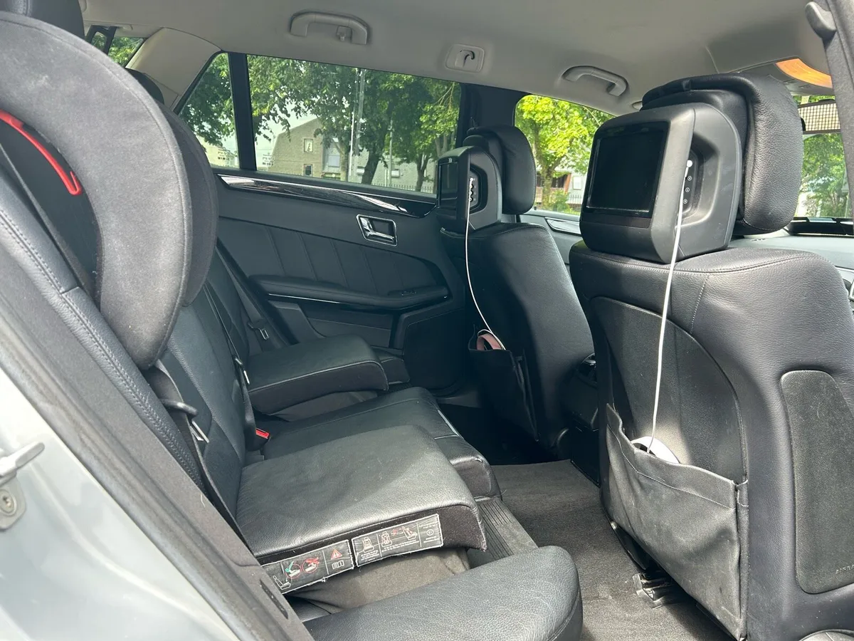E class estate 7 seater,low mileage - Image 4