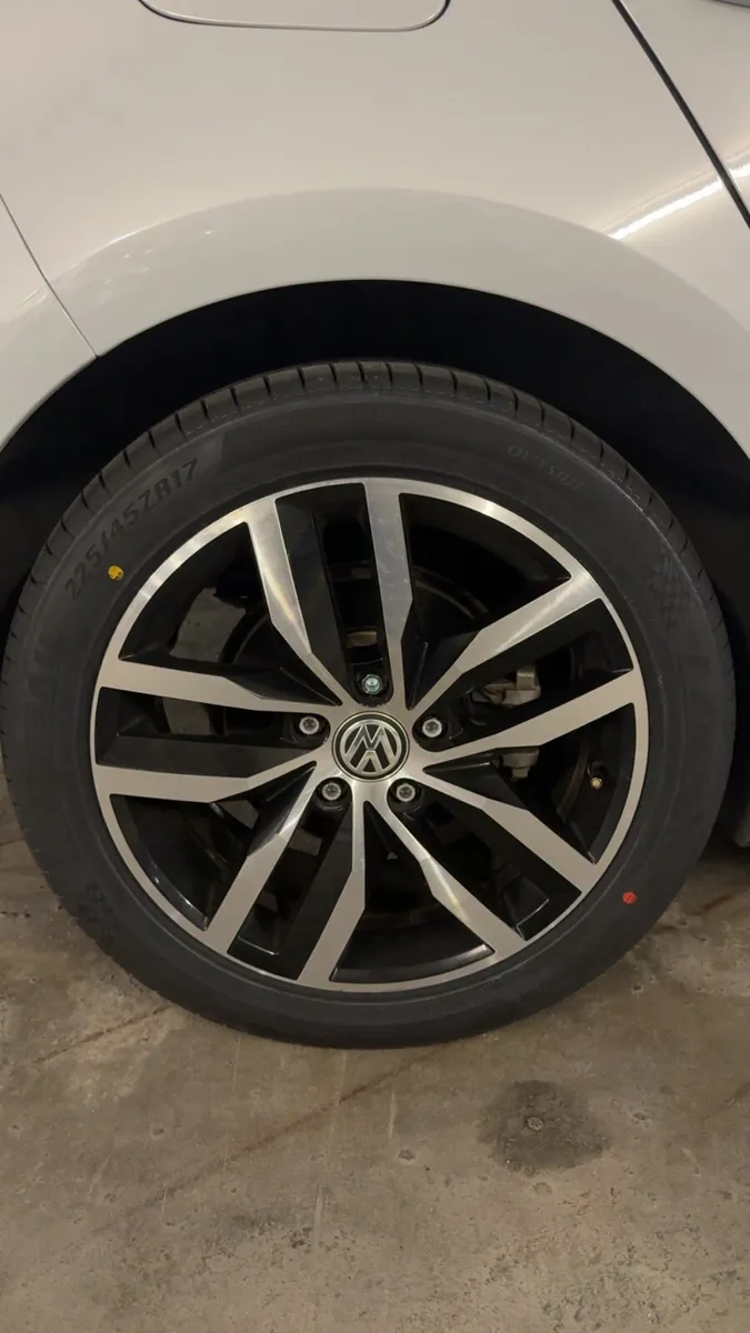Volkswagen Golf 17” inch alloys and tyres NEW - Image 1