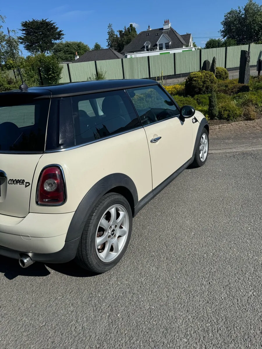 Car - Image 2