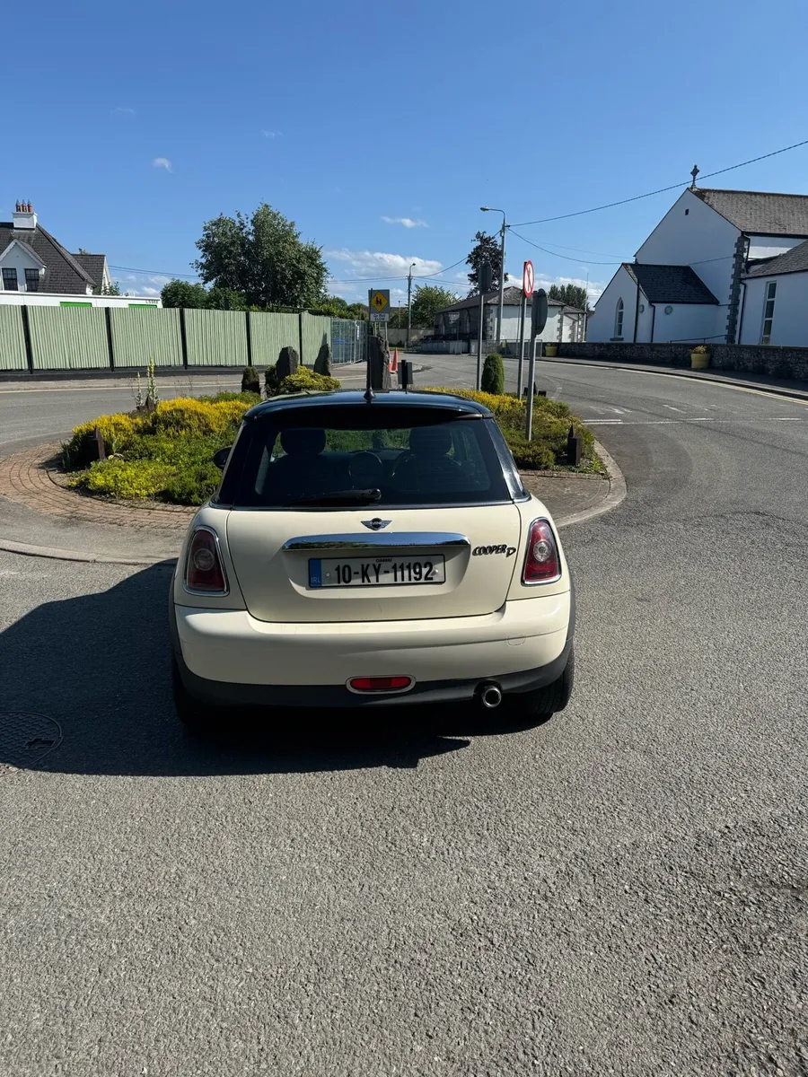 Car - Image 4