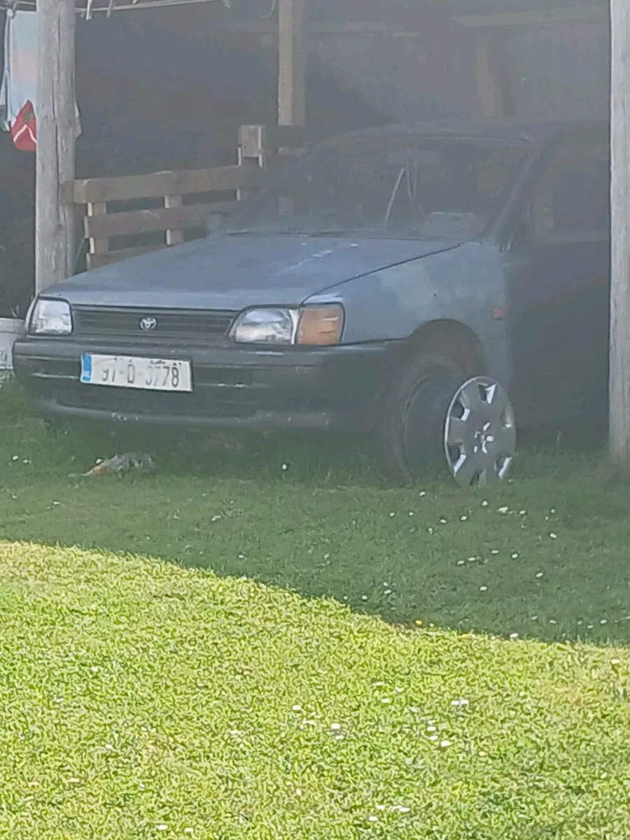 Starlet vintage van - Image 4