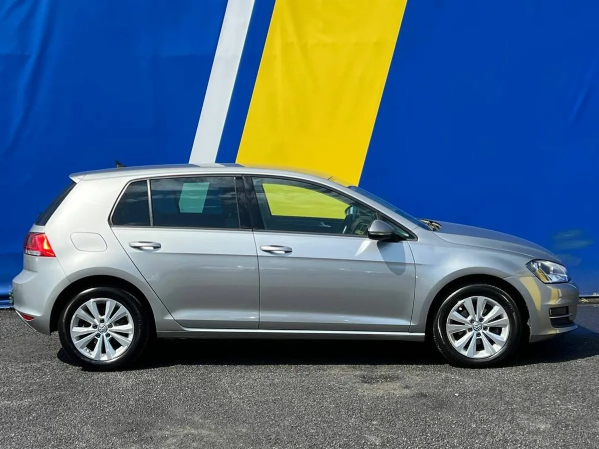 Volkswagen Golf TRENDLINE 1.2 TSI // APPLE CARPLAY - Image 2