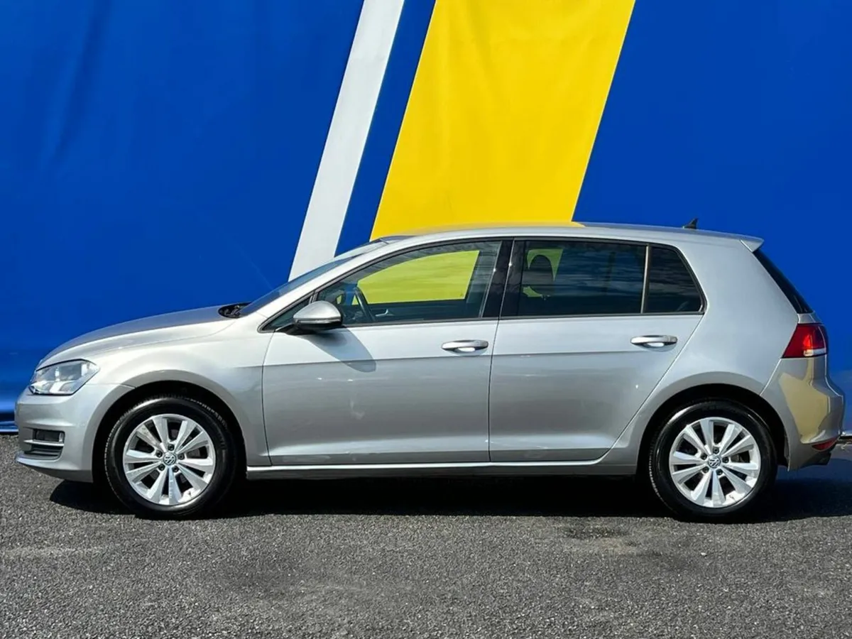 Volkswagen Golf TRENDLINE 1.2 TSI // APPLE CARPLAY - Image 3