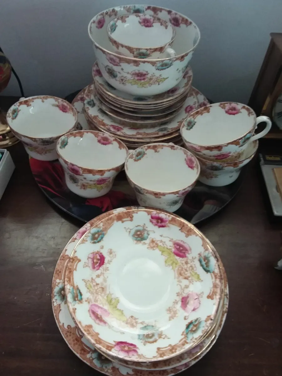 ROYAL ALBERT...LARGE AMMOUNT - Image 1