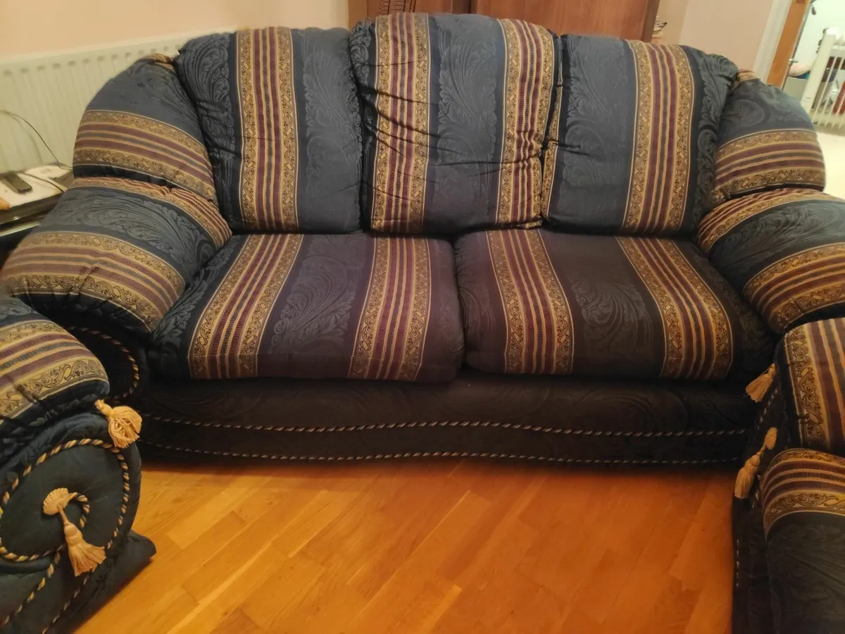 Three Piece Suite - Image 2