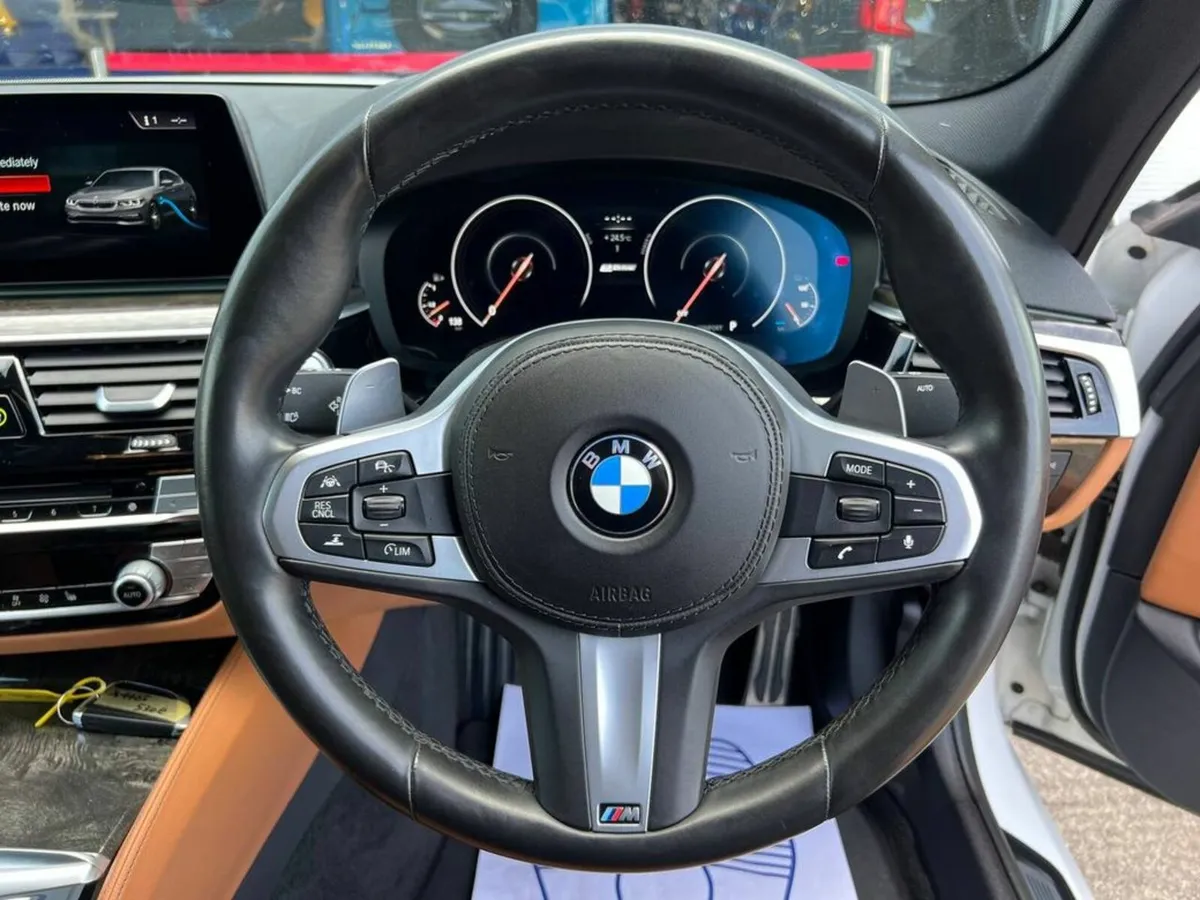 BMW 5-Series 530e M-SPORT 2.0 HYBRID // M PERFORMA - Image 4