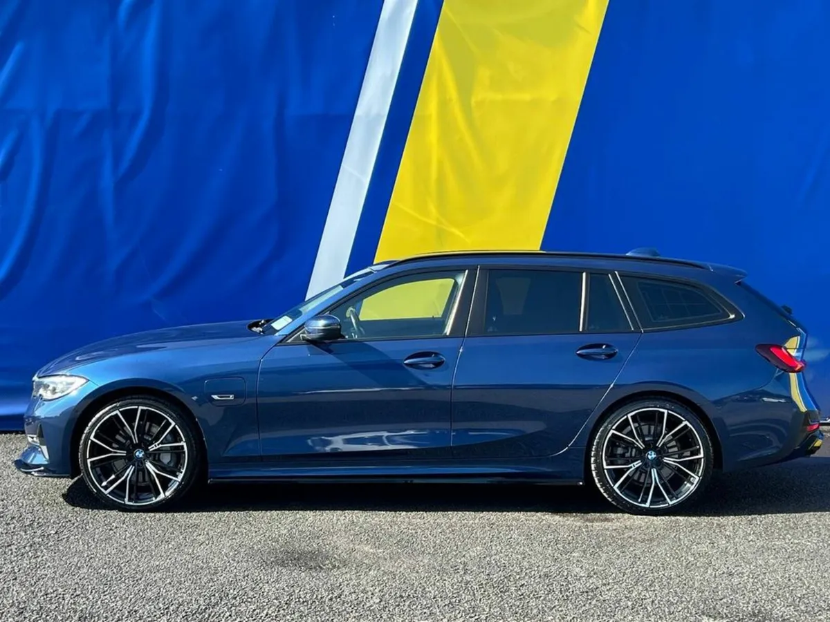 BMW 3-Series 330e SE PRO COMPETITION PACK 2.0 HYBR - Image 3