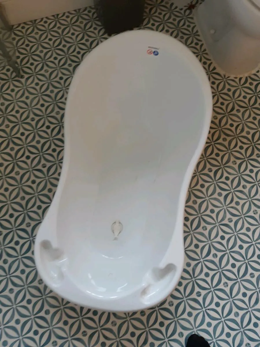 Baby  bouncer & babys bath - Image 3