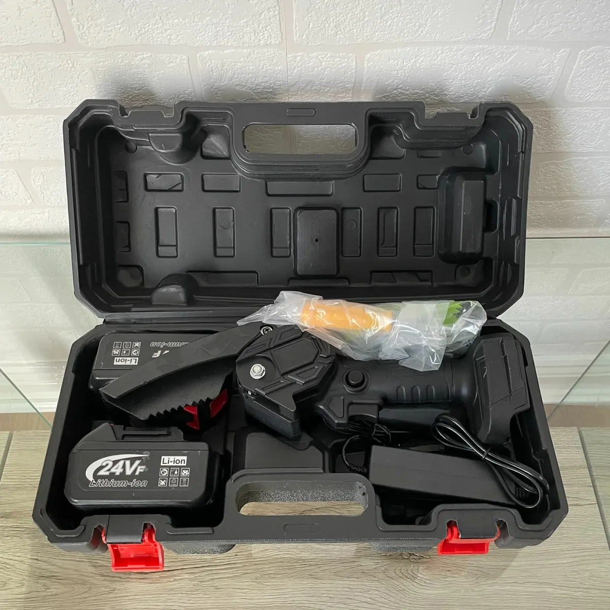 Portable Chainsaw 6 Inch 24V - Image 4